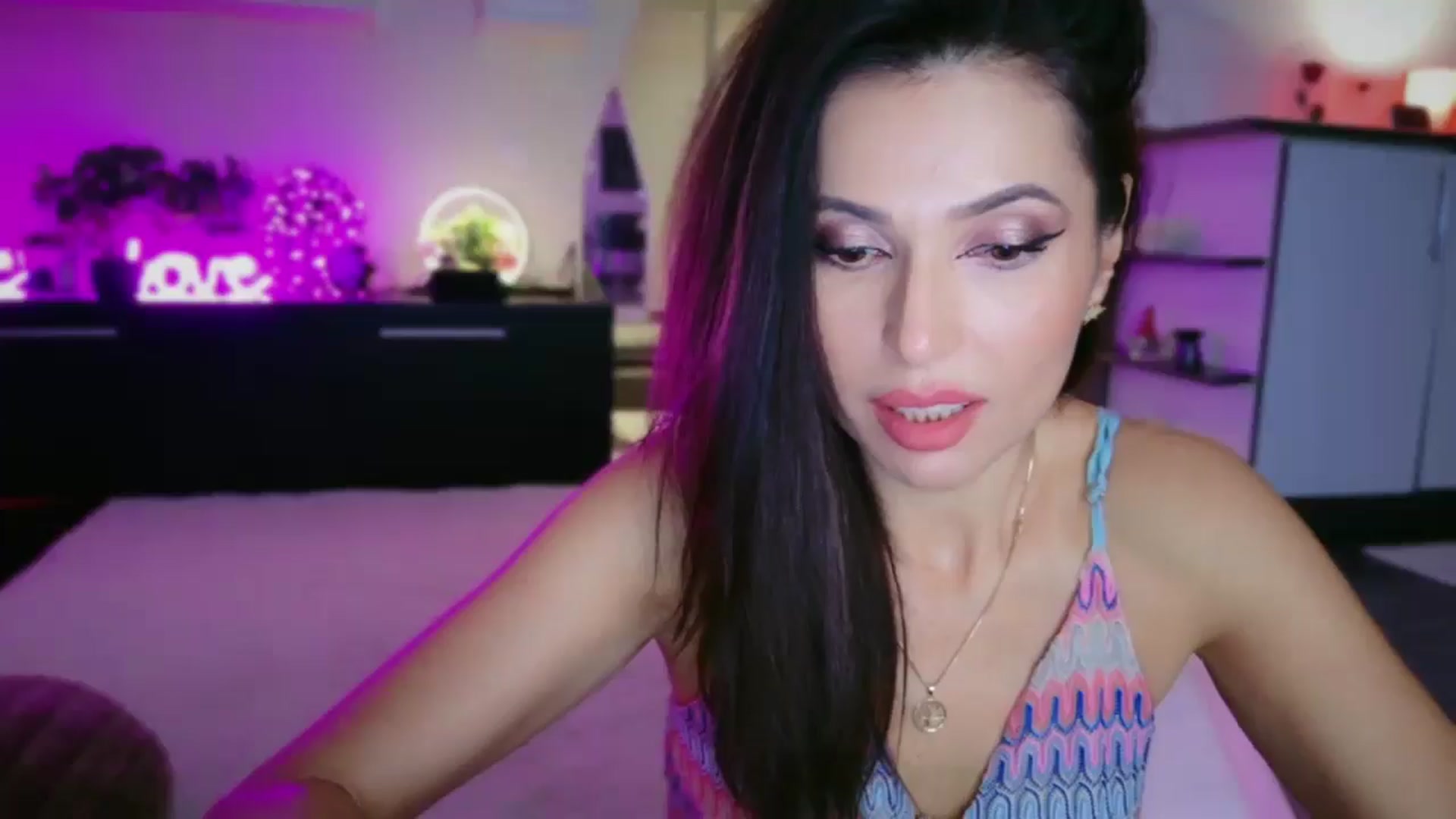 Gallery image thumbnail from SmileyTinaa's myfreecams stream on, 12/19/2025, 23:54 image 14 of 20