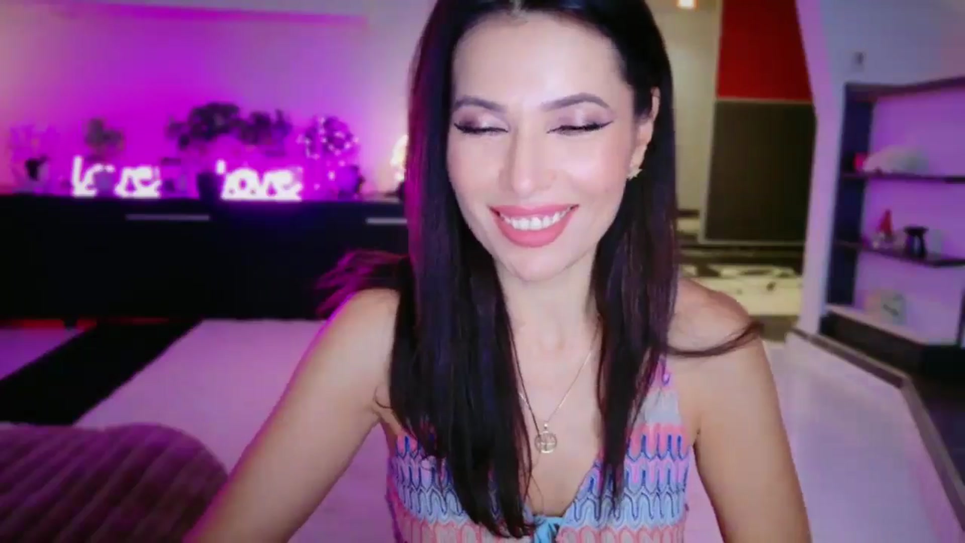 Gallery image thumbnail from SmileyTinaa's myfreecams stream on, 12/19/2025, 23:54 image 5 of 20