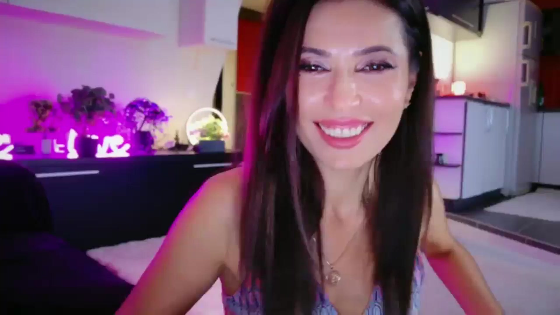Gallery image thumbnail from SmileyTinaa's myfreecams stream on, 12/20/2025, 02:16 image 11 of 20