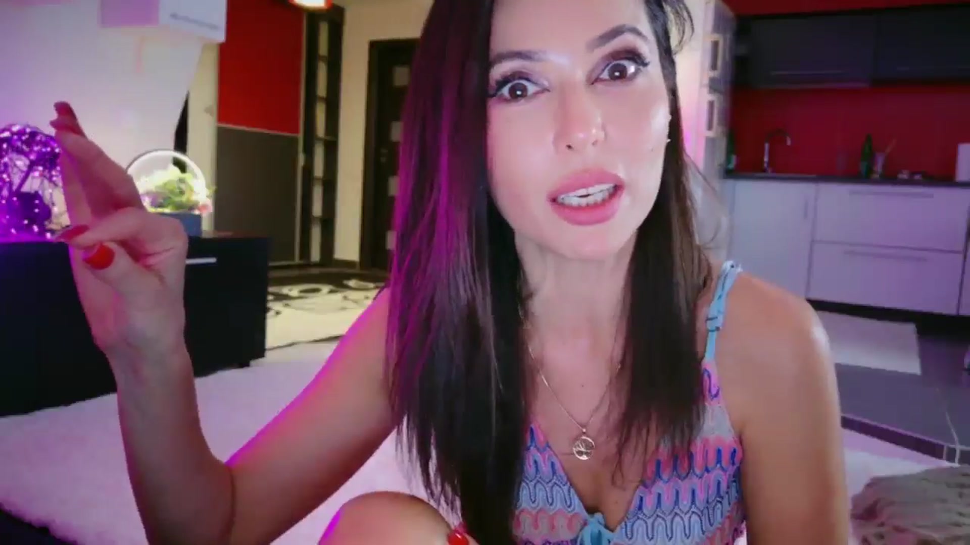 Gallery image thumbnail from SmileyTinaa's myfreecams stream on, 12/20/2025, 04:04 image 4 of 20