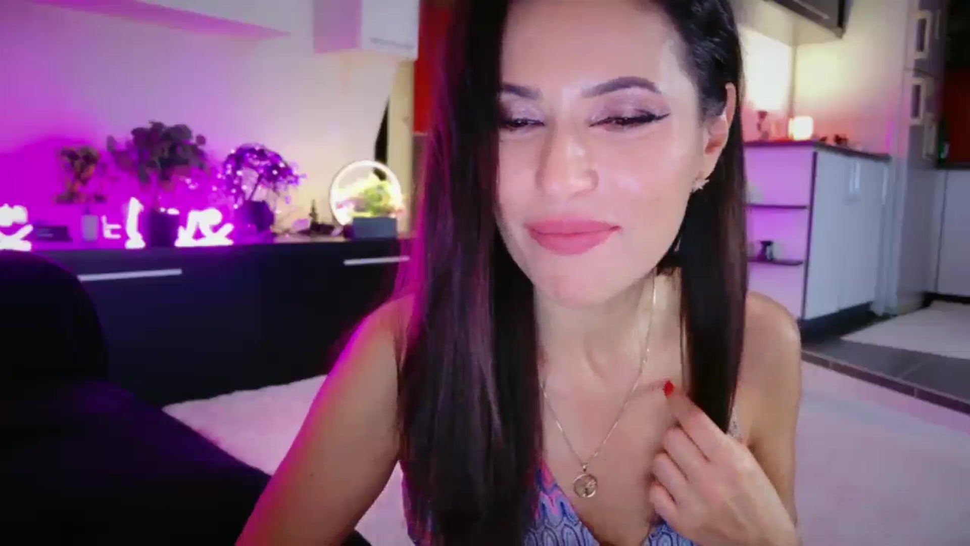 Gallery image thumbnail from SmileyTinaa's myfreecams stream on, 12/20/2025, 04:04 image 2 of 20