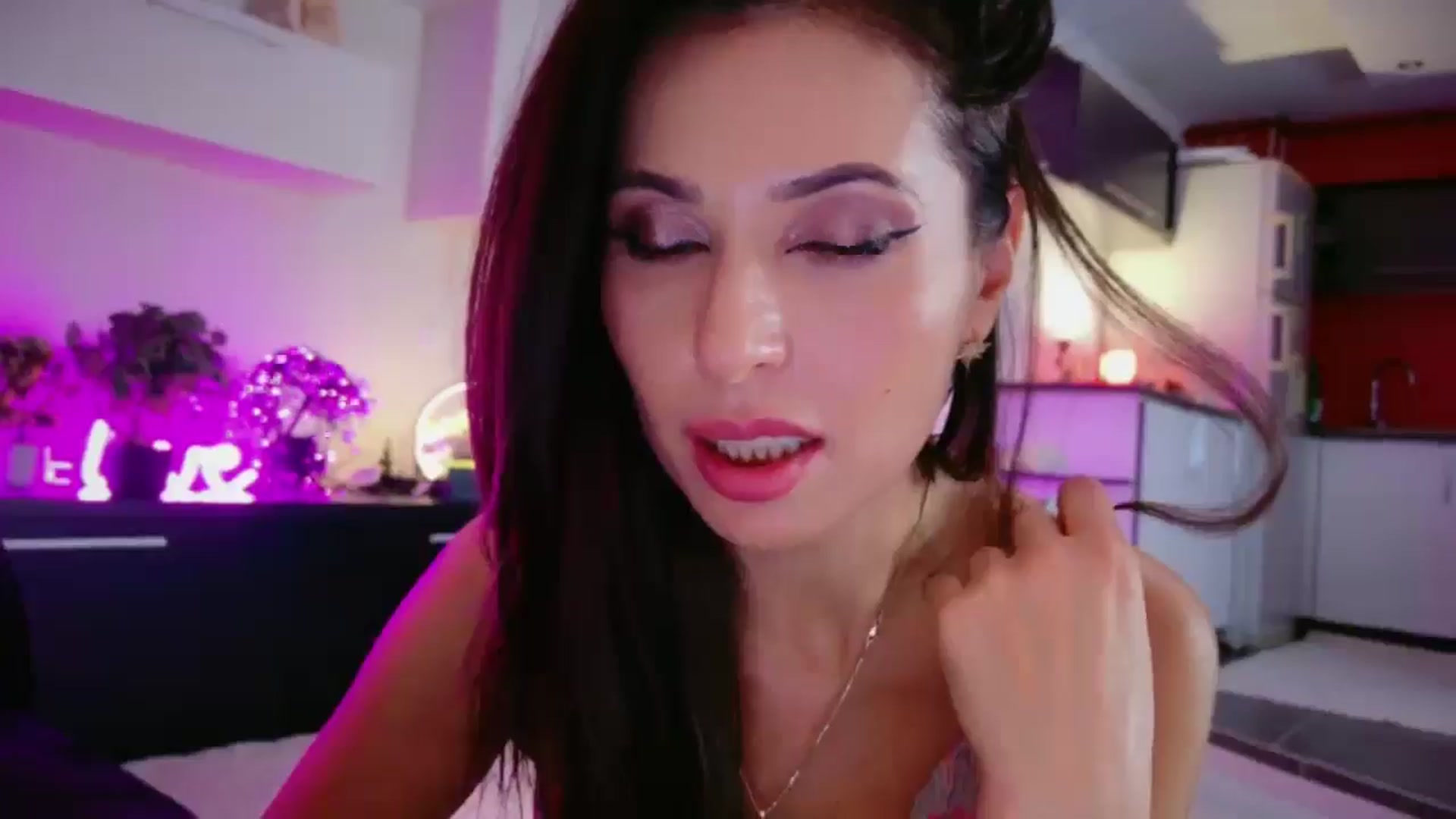 Gallery image thumbnail from SmileyTinaa's myfreecams stream on, 12/20/2025, 04:04 image 7 of 20