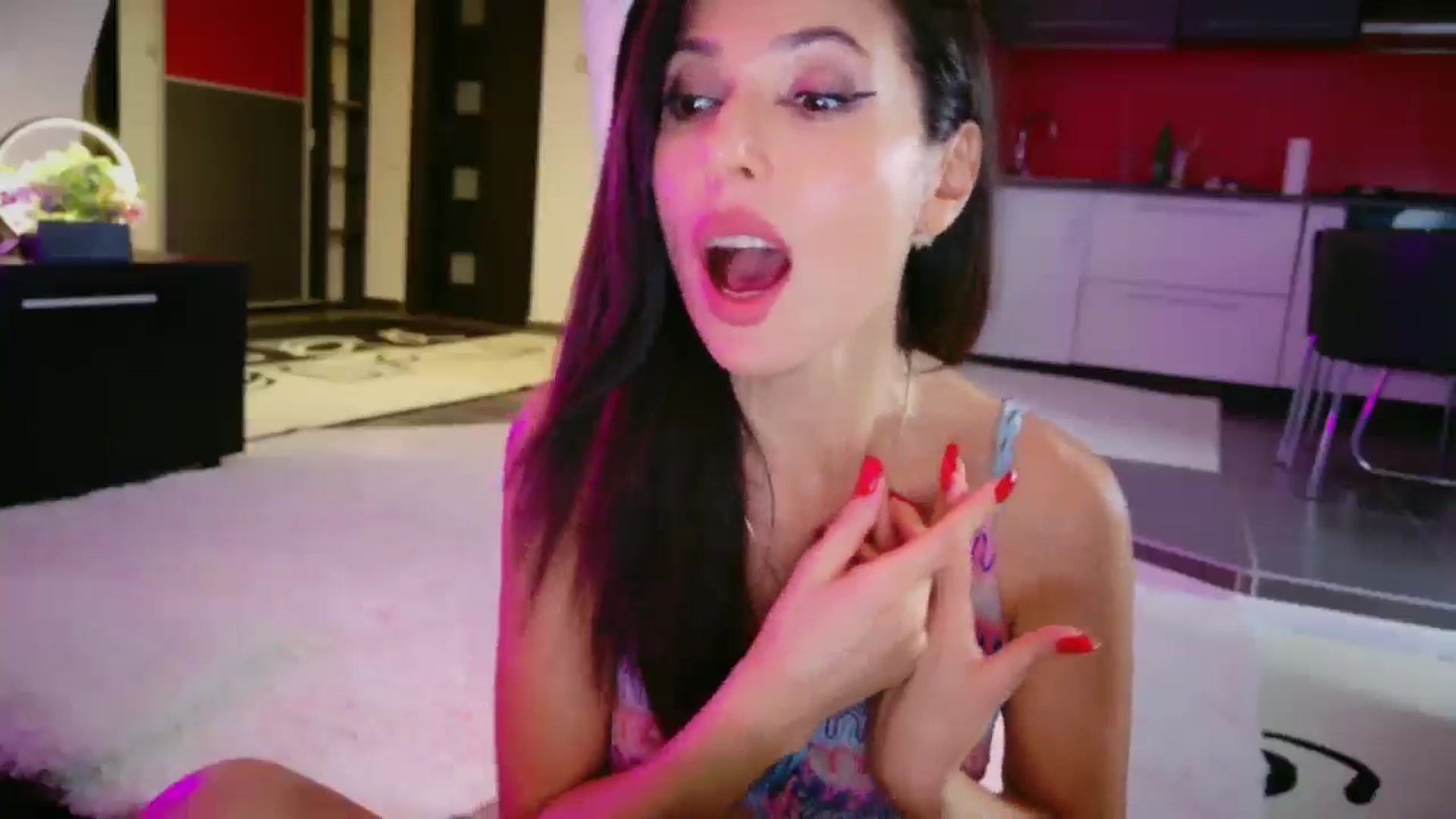 Gallery image thumbnail from SmileyTinaa's myfreecams stream on, 12/20/2025, 07:18 image 6 of 20