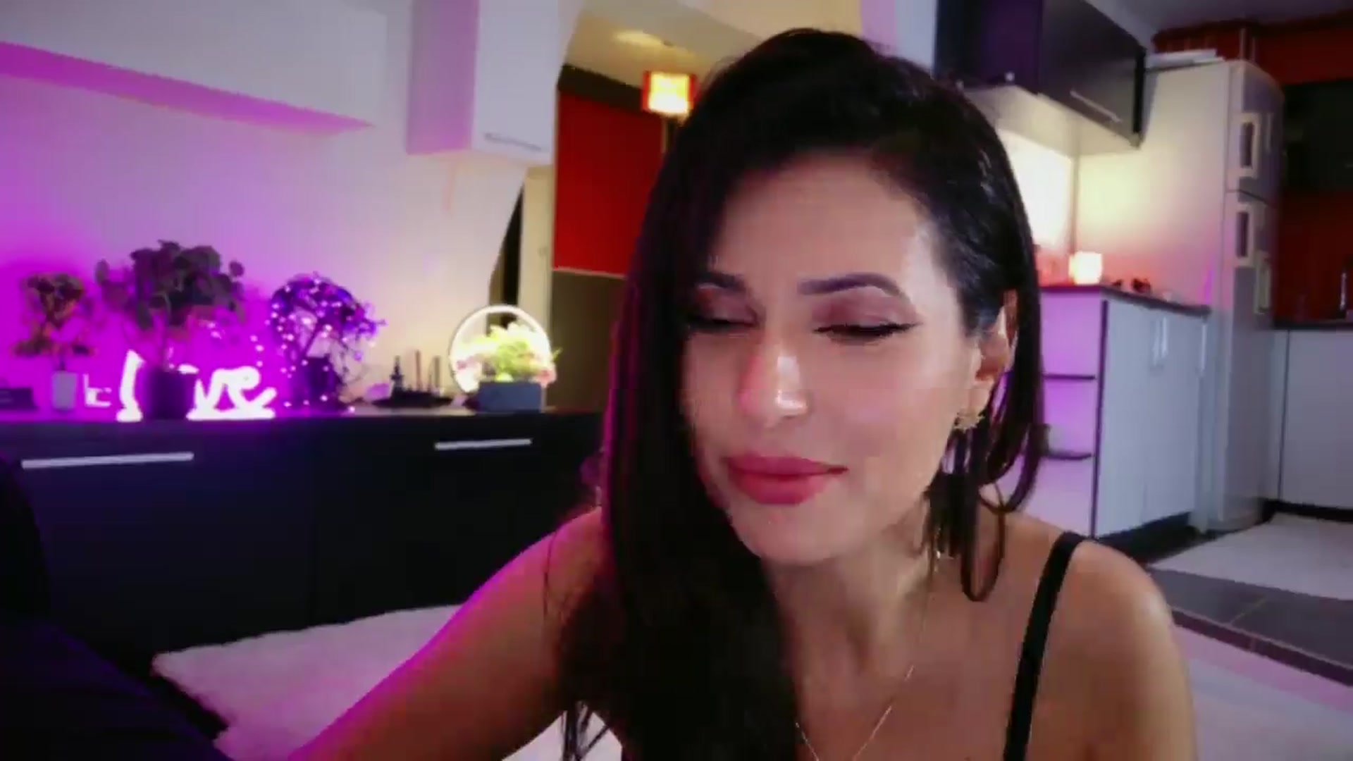 Gallery image thumbnail from SmileyTinaa's myfreecams stream on, 12/23/2025, 24:01 image 7 of 20