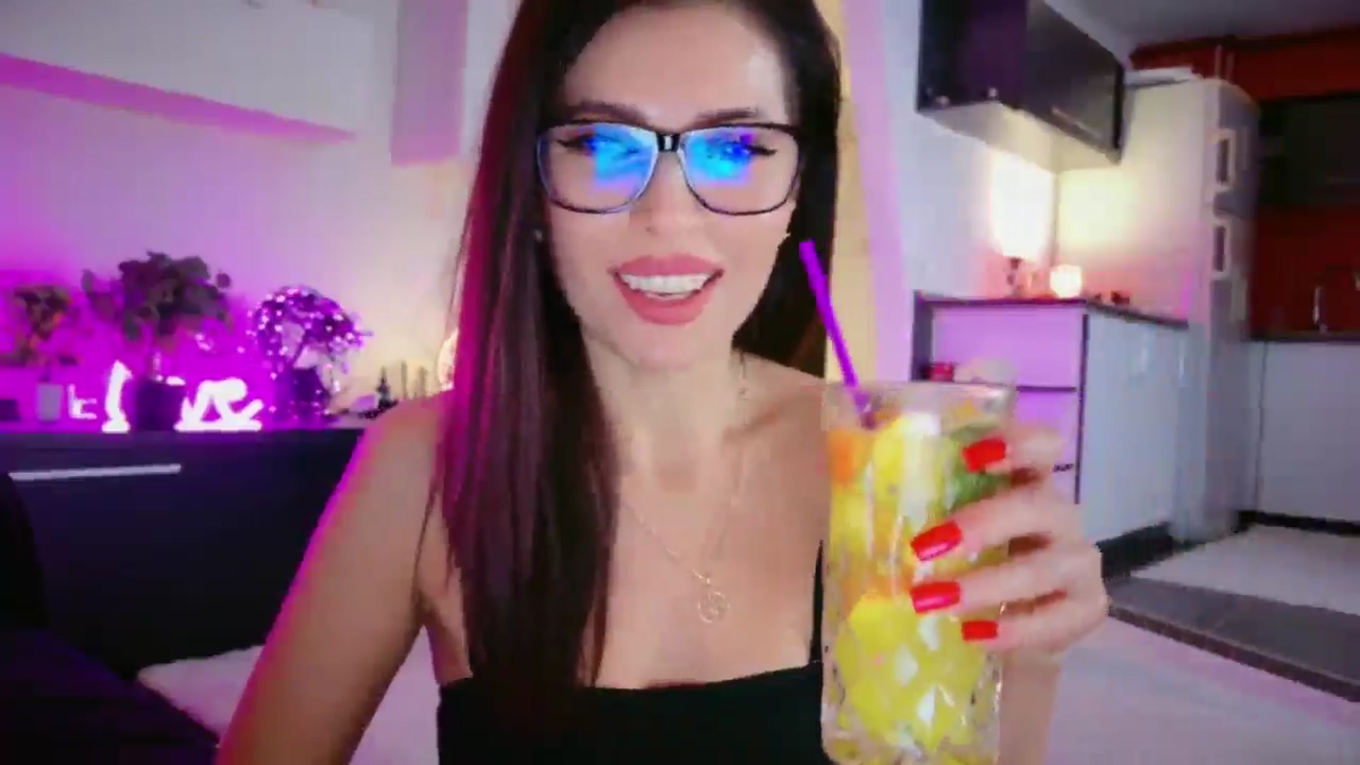 Gallery image thumbnail from SmileyTinaa's myfreecams stream on, 12/23/2025, 24:01 image 6 of 20
