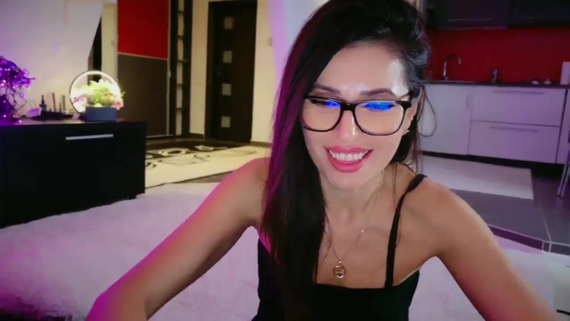 Gallery image thumbnail from SmileyTinaa's myfreecams stream on, 12/23/2025, 24:01 image 15 of 20
