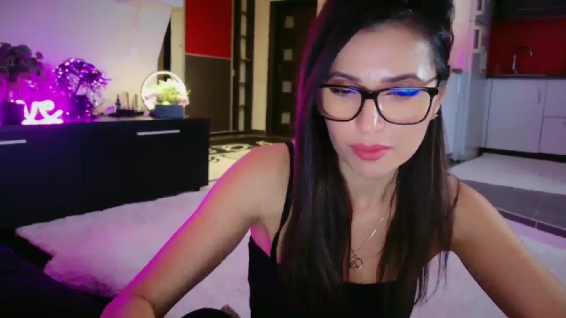Gallery image thumbnail from SmileyTinaa's myfreecams stream on, 12/23/2025, 24:01 image 11 of 20
