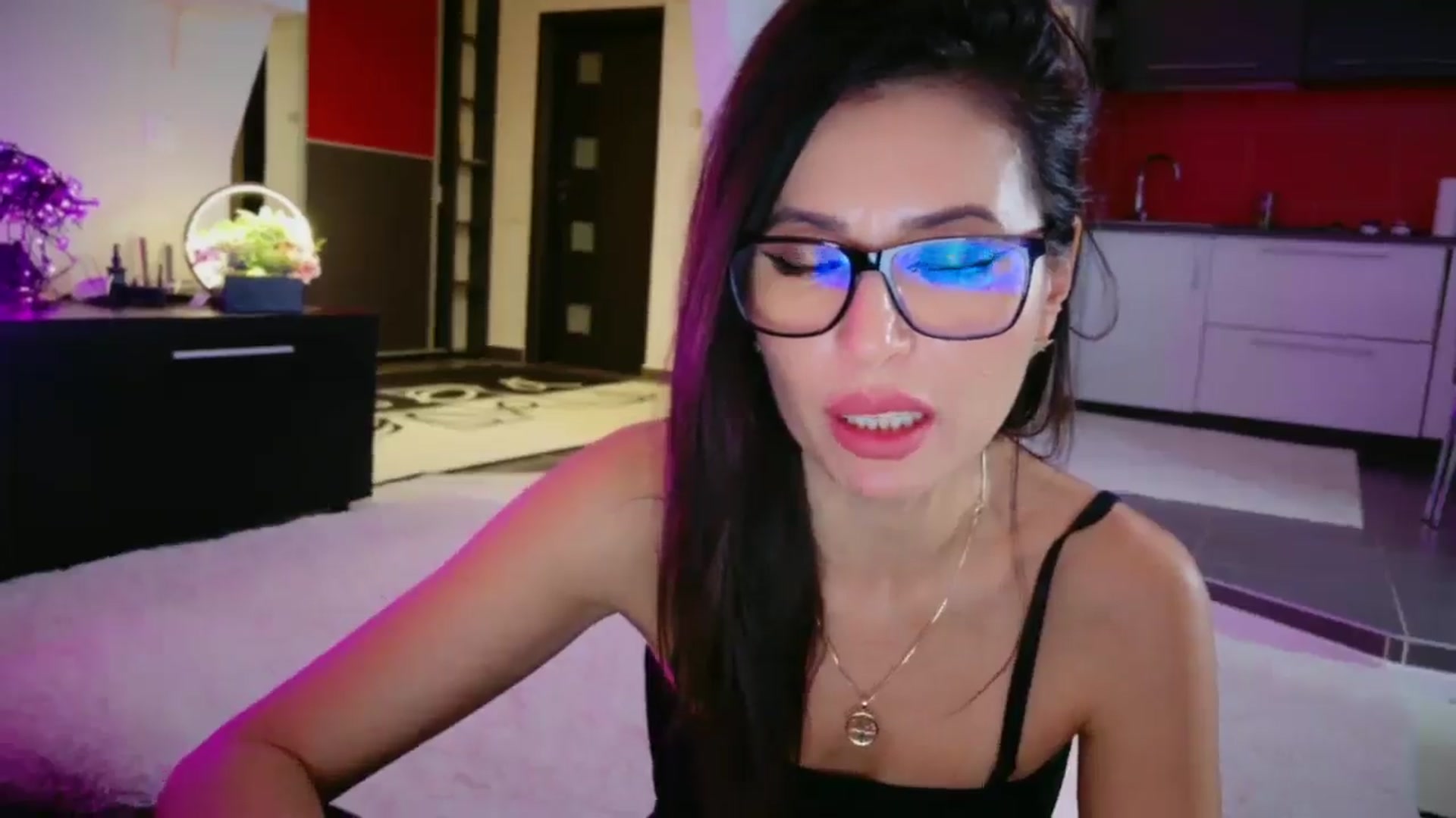 Gallery image thumbnail from SmileyTinaa's myfreecams stream on, 12/23/2025, 24:01 image 14 of 20