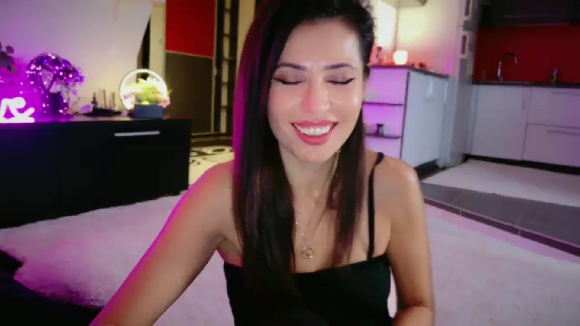 Gallery image thumbnail from SmileyTinaa's myfreecams stream on, 12/23/2025, 01:55 image 4 of 20