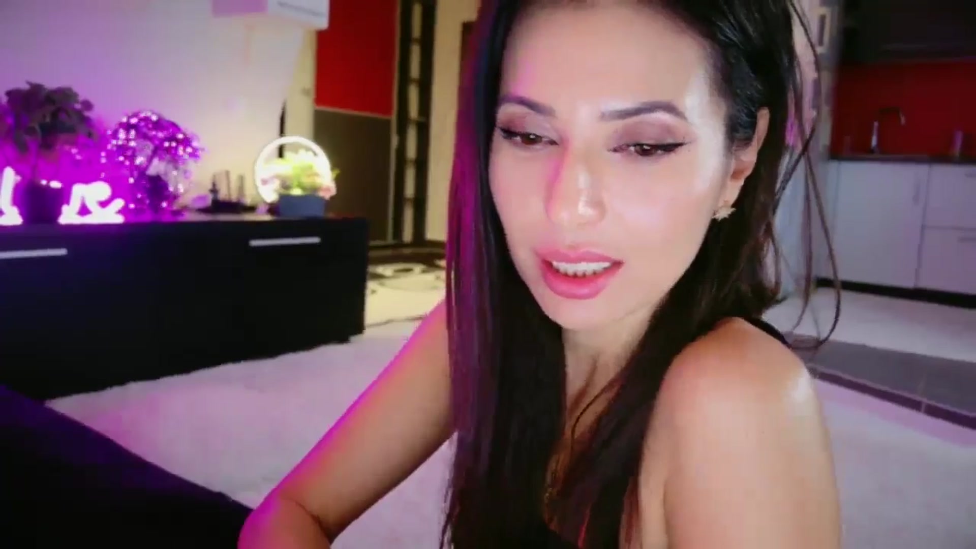 Gallery image thumbnail from SmileyTinaa's myfreecams stream on, 12/23/2025, 05:30 image 10 of 20
