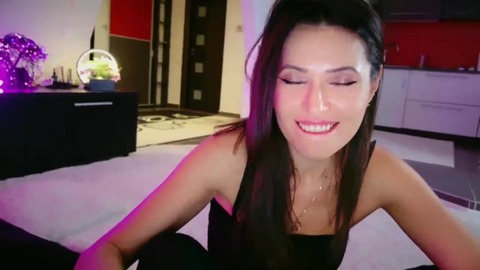 Gallery image thumbnail from SmileyTinaa's myfreecams stream on, 12/23/2025, 05:30 image 14 of 20