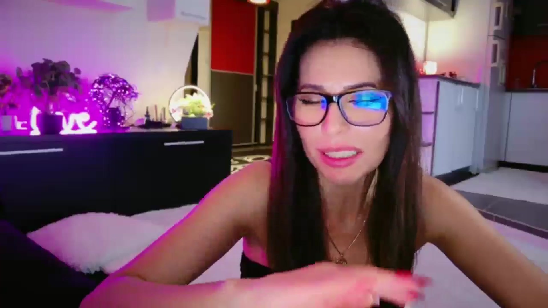 Gallery image thumbnail from SmileyTinaa's myfreecams stream on, 12/23/2025, 06:04 image 17 of 20