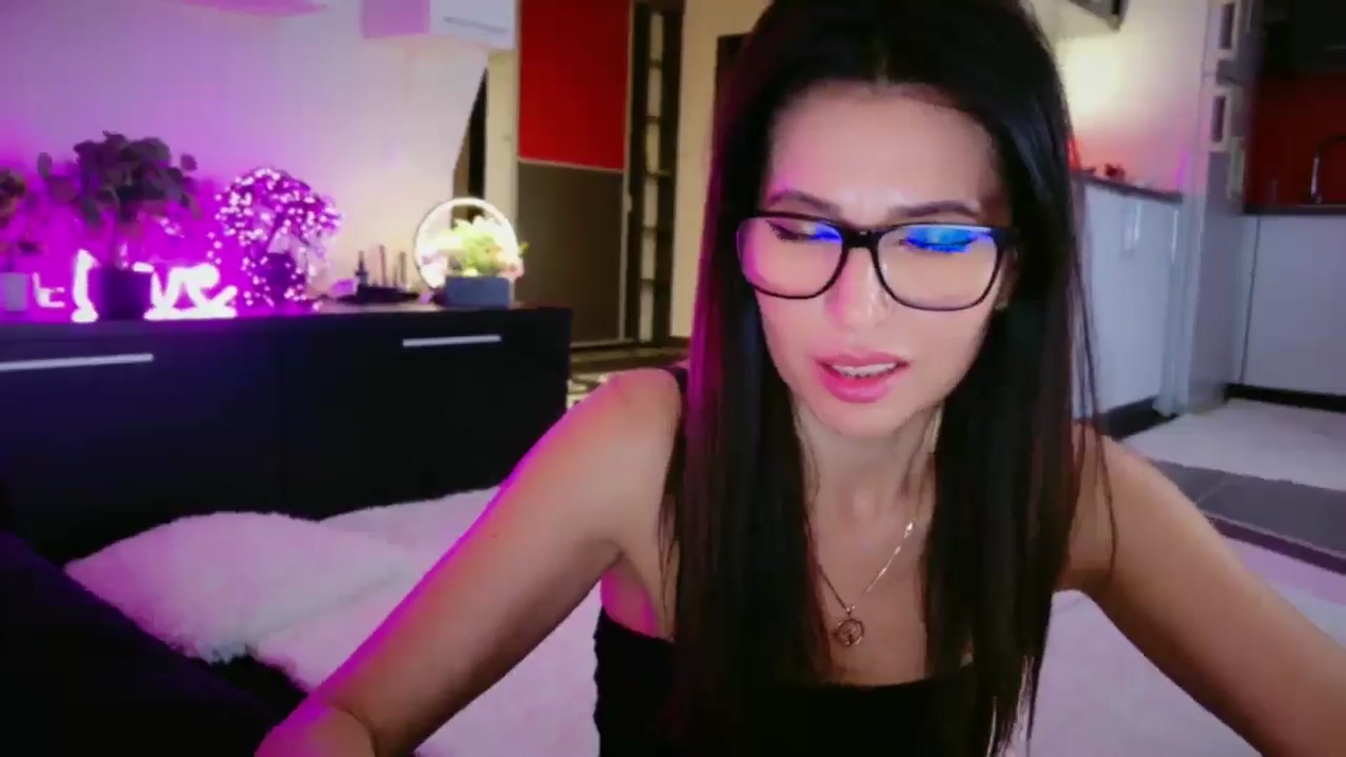 Gallery image thumbnail from SmileyTinaa's myfreecams stream on, 12/23/2025, 06:04 image 7 of 20