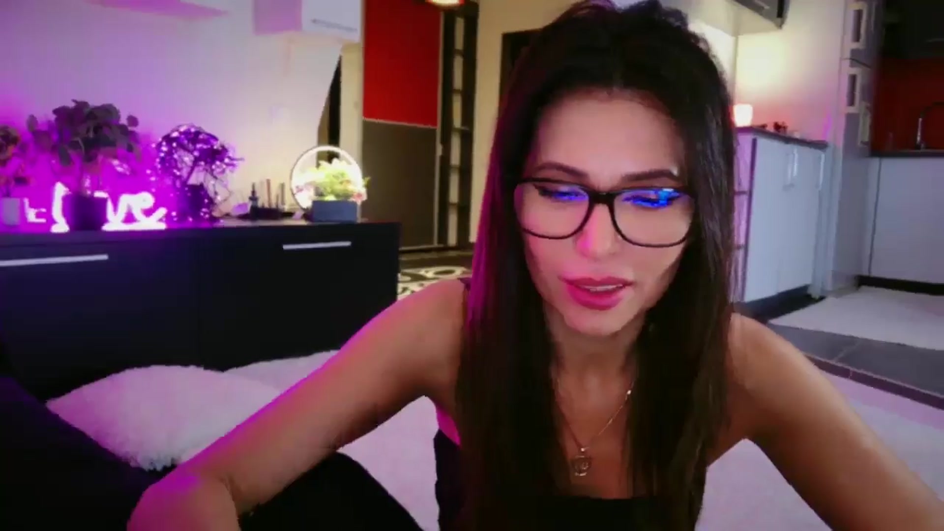 Gallery image thumbnail from SmileyTinaa's myfreecams stream on, 12/23/2025, 06:04 image 19 of 20