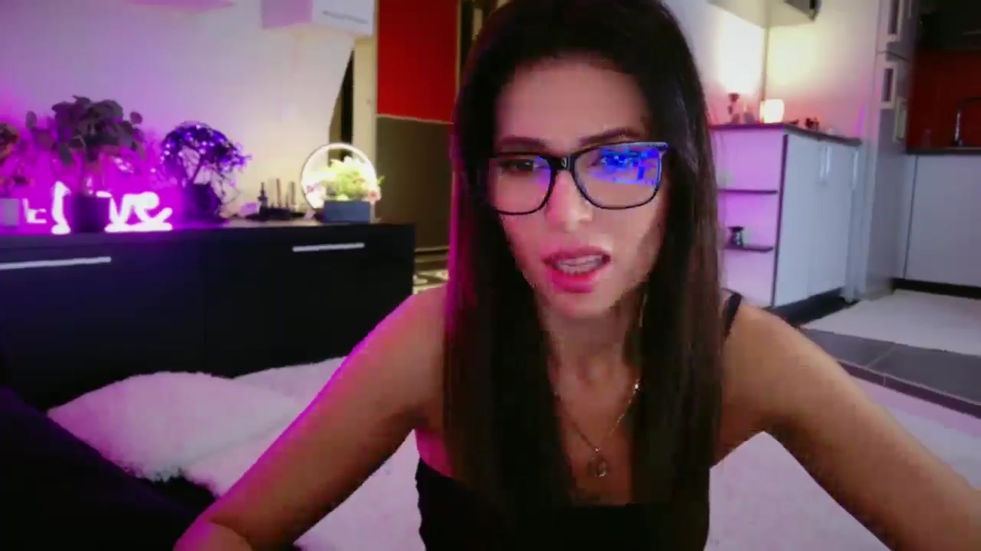 Gallery image thumbnail from SmileyTinaa's myfreecams stream on, 12/23/2025, 06:04 image 14 of 20