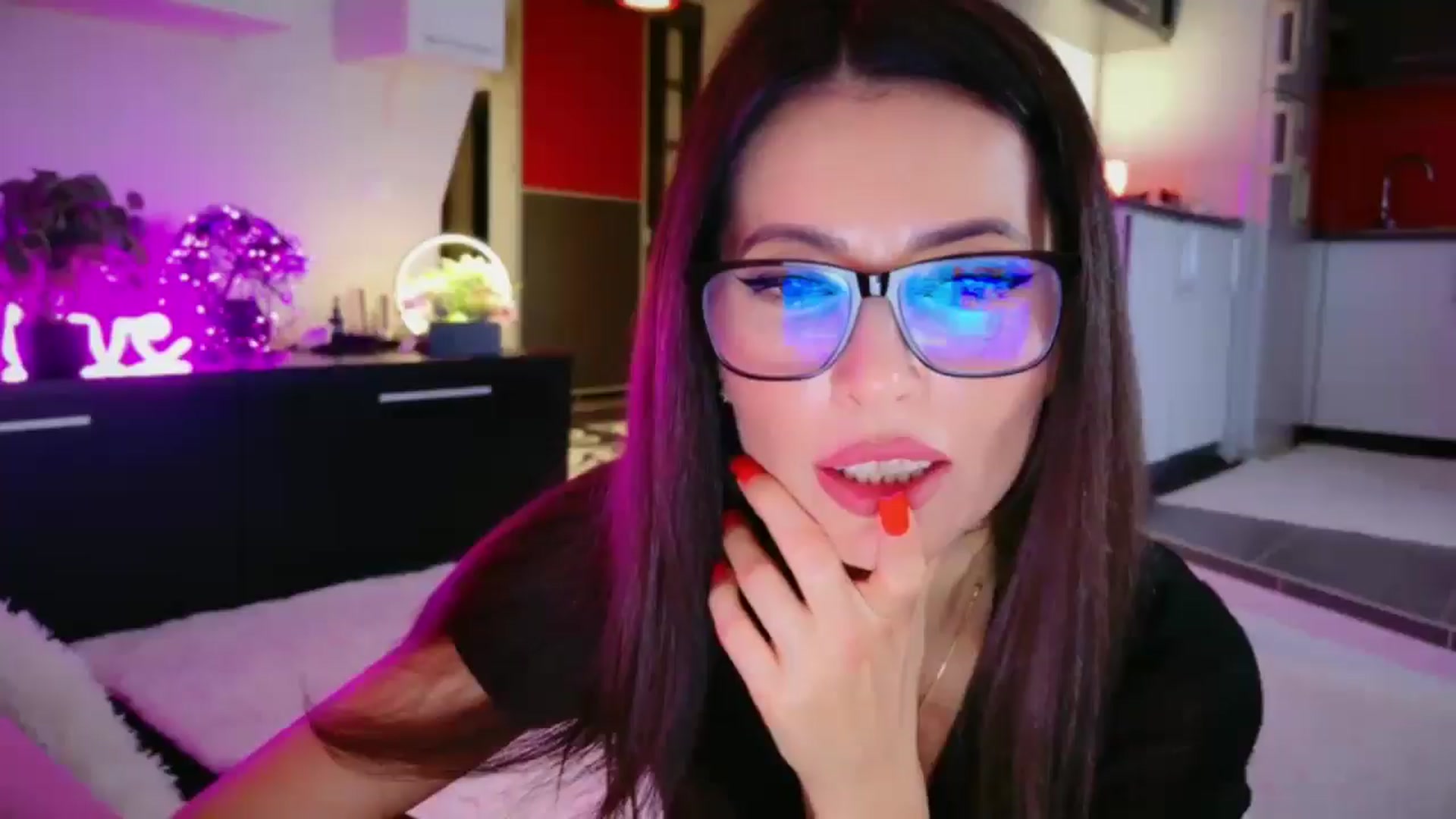 Gallery image thumbnail from SmileyTinaa's myfreecams stream on, 12/24/2025, 24:10 image 1 of 20