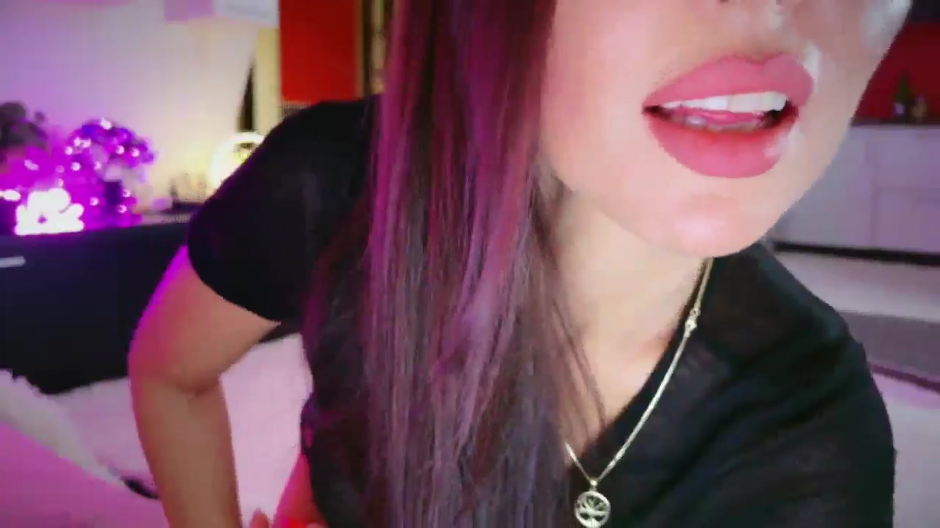 Gallery image thumbnail from SmileyTinaa's myfreecams stream on, 12/24/2025, 24:10 image 4 of 20