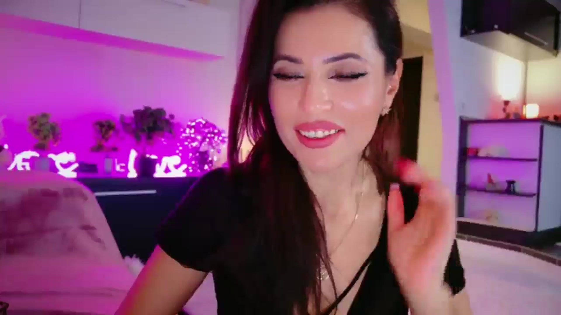 Gallery image thumbnail from SmileyTinaa's myfreecams stream on, 12/24/2025, 24:10 image 19 of 20