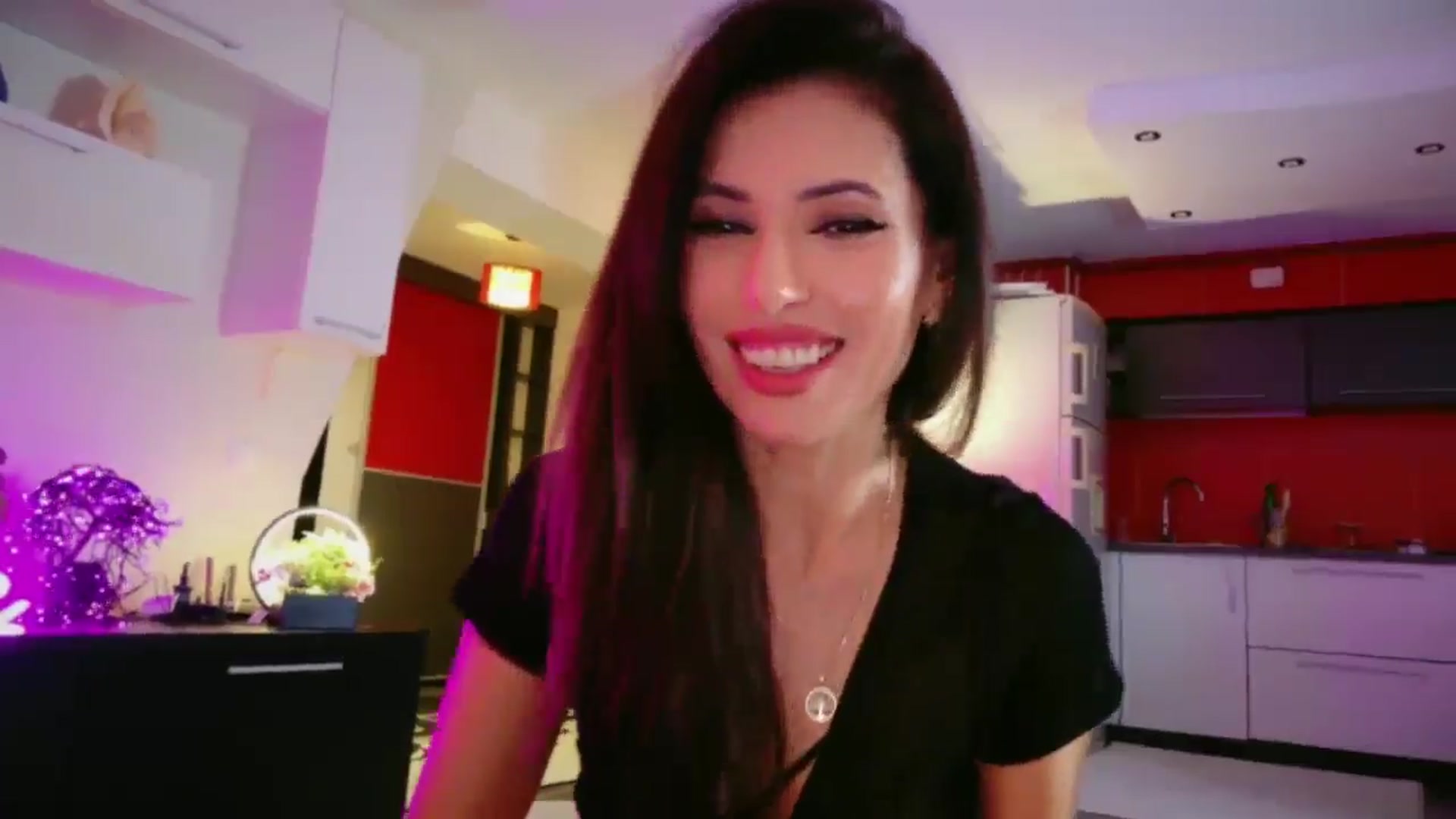 Gallery image thumbnail from SmileyTinaa's myfreecams stream on, 12/24/2025, 24:10 image 12 of 20