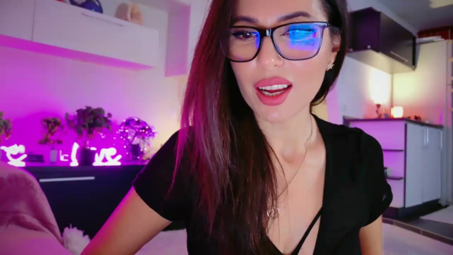 Gallery image thumbnail from SmileyTinaa's myfreecams stream on, 12/24/2025, 24:10 image 7 of 20