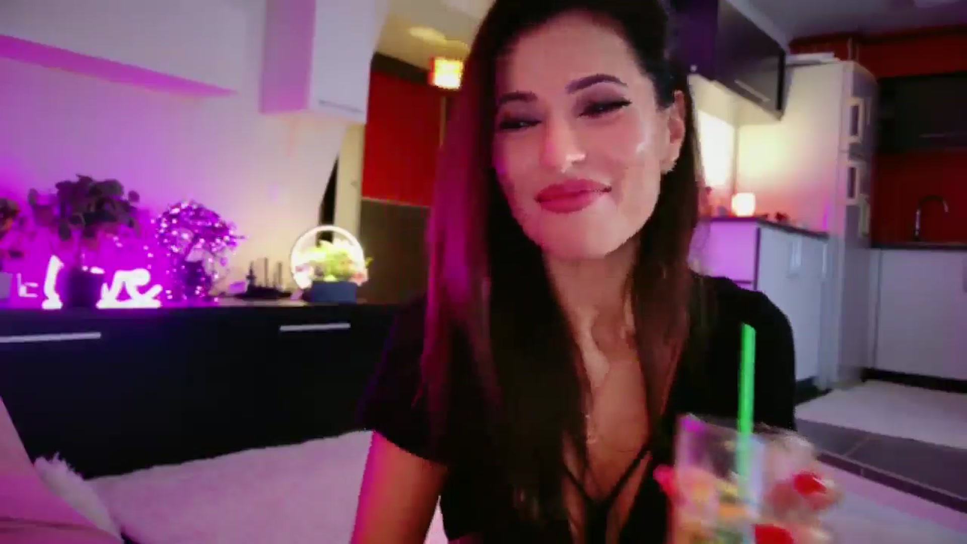 Gallery image thumbnail from SmileyTinaa's myfreecams stream on, 12/24/2025, 24:10 image 20 of 20