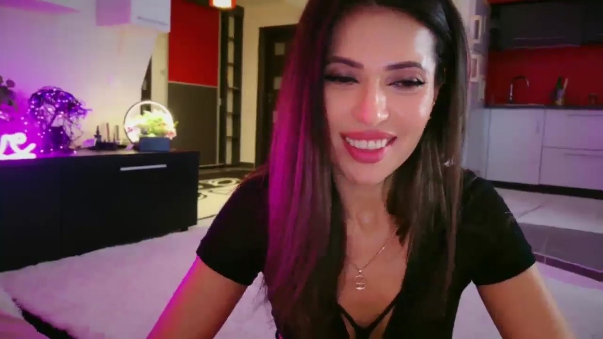 Gallery image thumbnail from SmileyTinaa's myfreecams stream on, 12/24/2025, 02:24 image 4 of 20