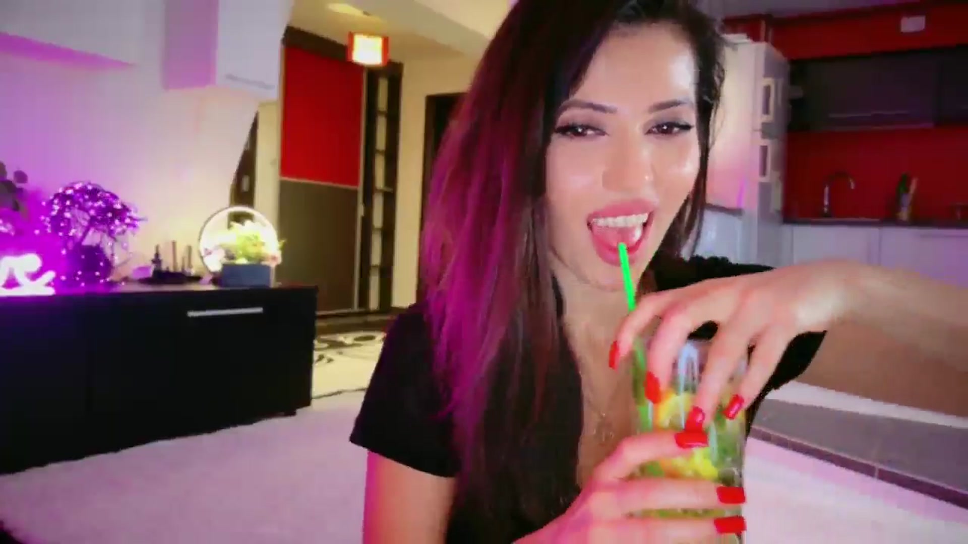 Gallery image thumbnail from SmileyTinaa's myfreecams stream on, 12/24/2025, 02:24 image 2 of 20