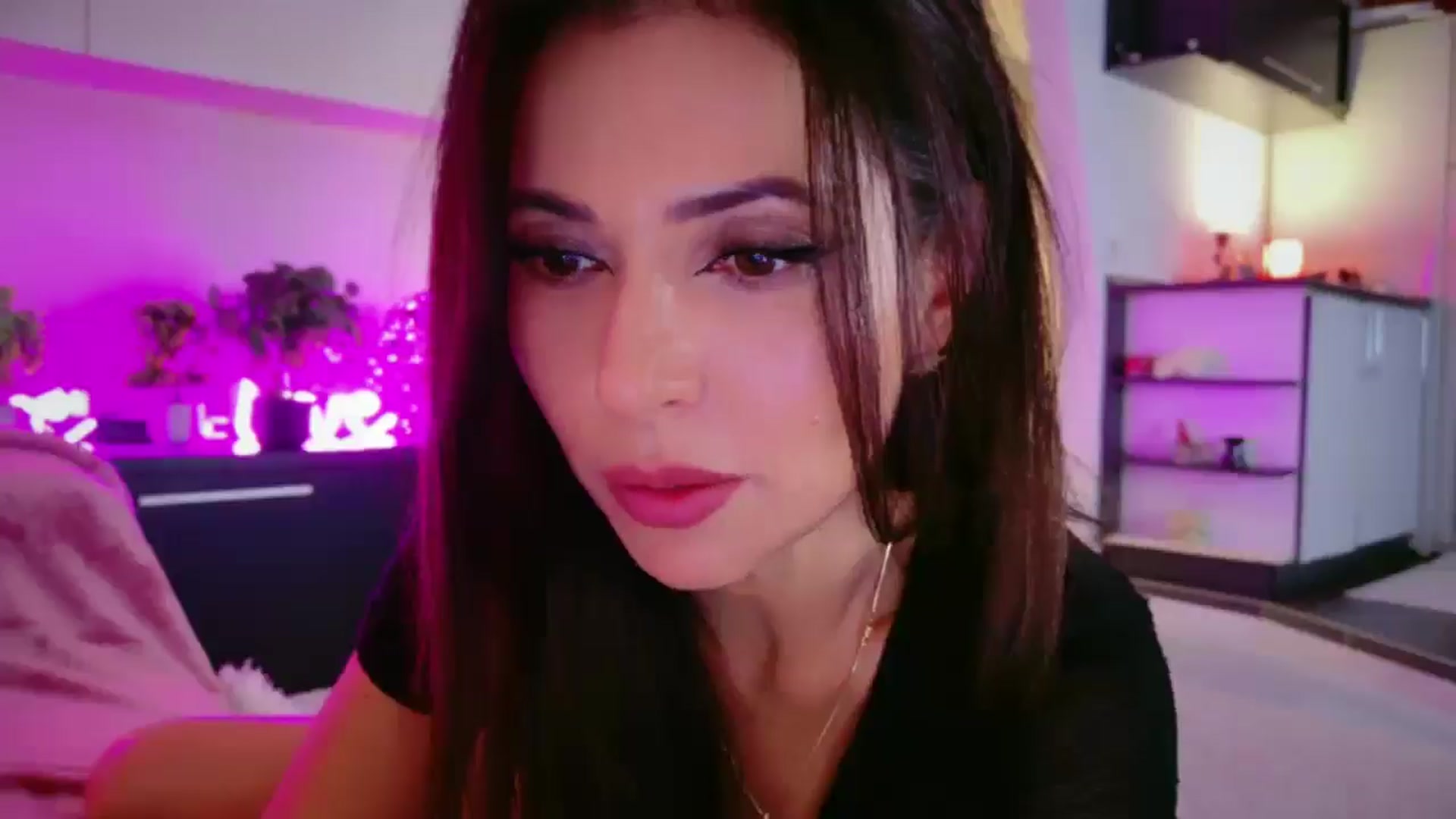 Gallery image thumbnail from SmileyTinaa's myfreecams stream on, 12/24/2025, 02:24 image 10 of 20