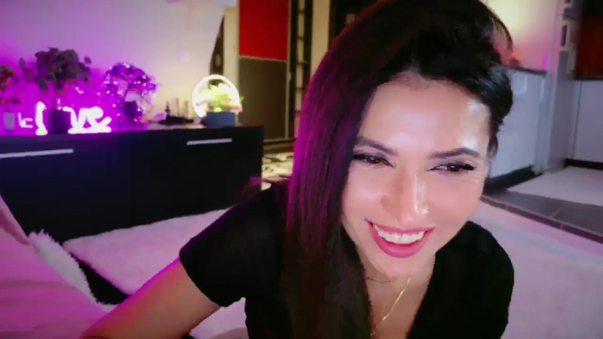 Gallery image thumbnail from SmileyTinaa's myfreecams stream on, 12/24/2025, 02:24 image 6 of 20