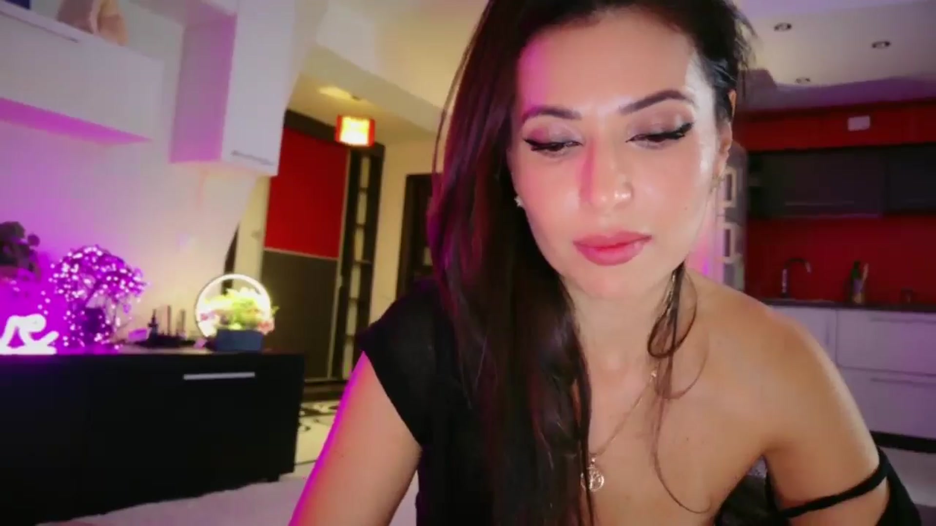 Gallery image thumbnail from SmileyTinaa's myfreecams stream on, 12/24/2025, 02:24 image 16 of 20