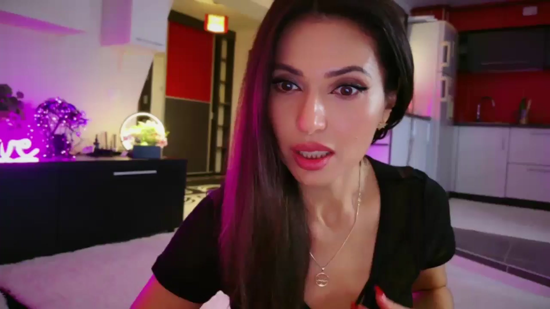 Gallery image thumbnail from SmileyTinaa's myfreecams stream on, 12/24/2025, 02:24 image 1 of 20