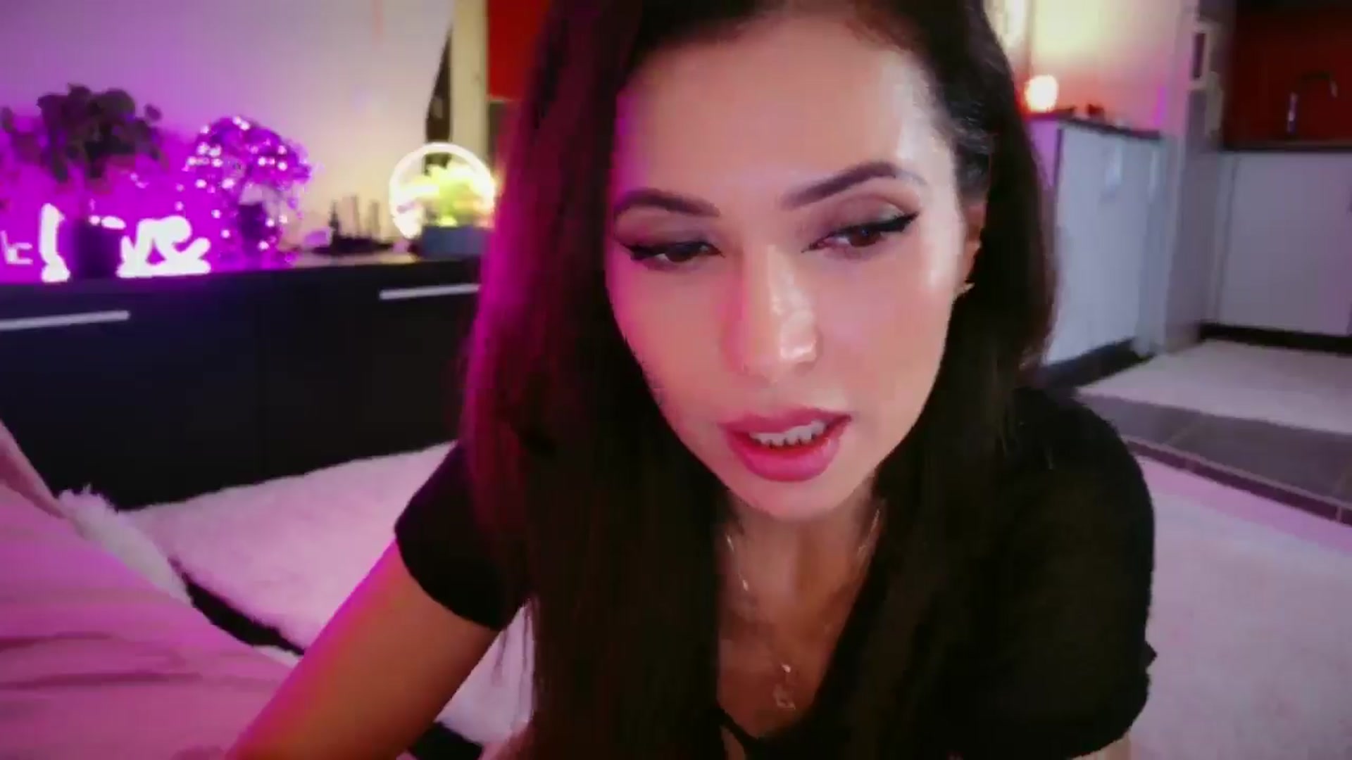 Gallery image thumbnail from SmileyTinaa's myfreecams stream on, 12/24/2025, 02:24 image 9 of 20