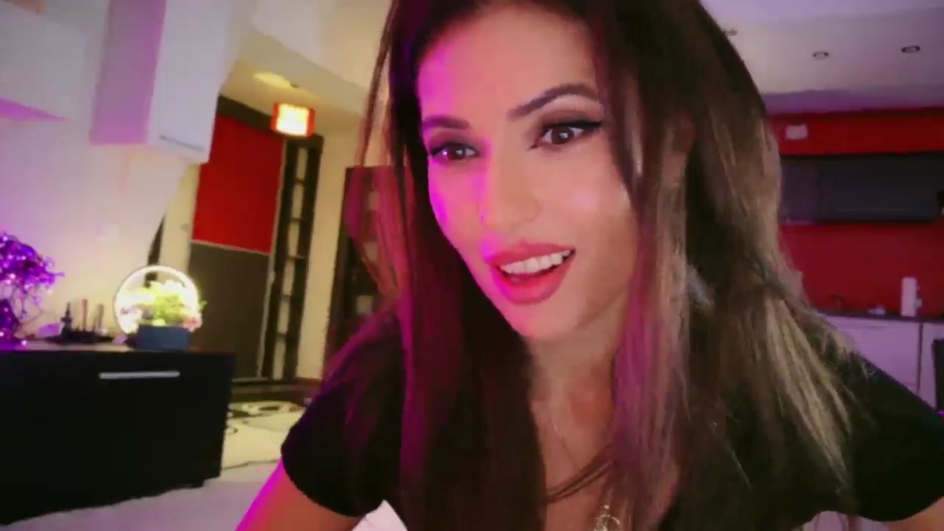 Gallery image thumbnail from SmileyTinaa's myfreecams stream on, 12/24/2025, 02:24 image 11 of 20