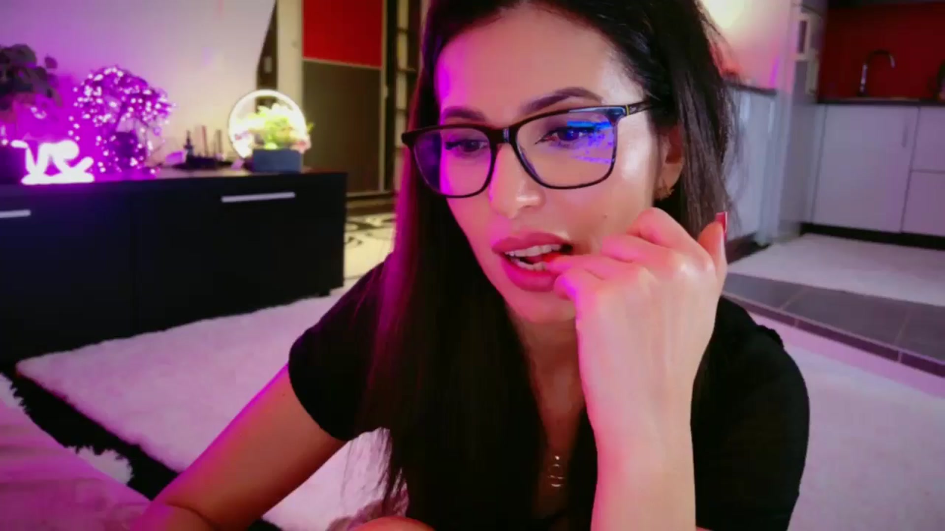 Gallery image thumbnail from SmileyTinaa's myfreecams stream on, 12/24/2025, 03:47 image 1 of 20