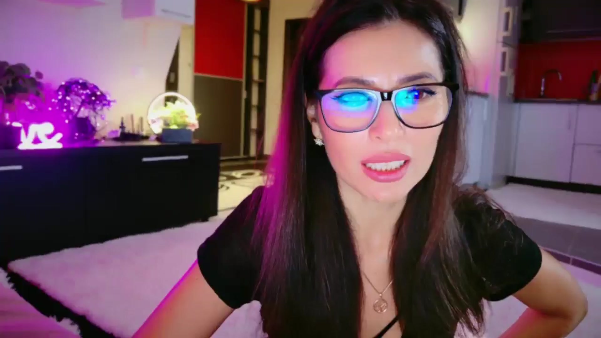 Gallery image thumbnail from SmileyTinaa's myfreecams stream on, 12/24/2025, 03:47 image 2 of 20