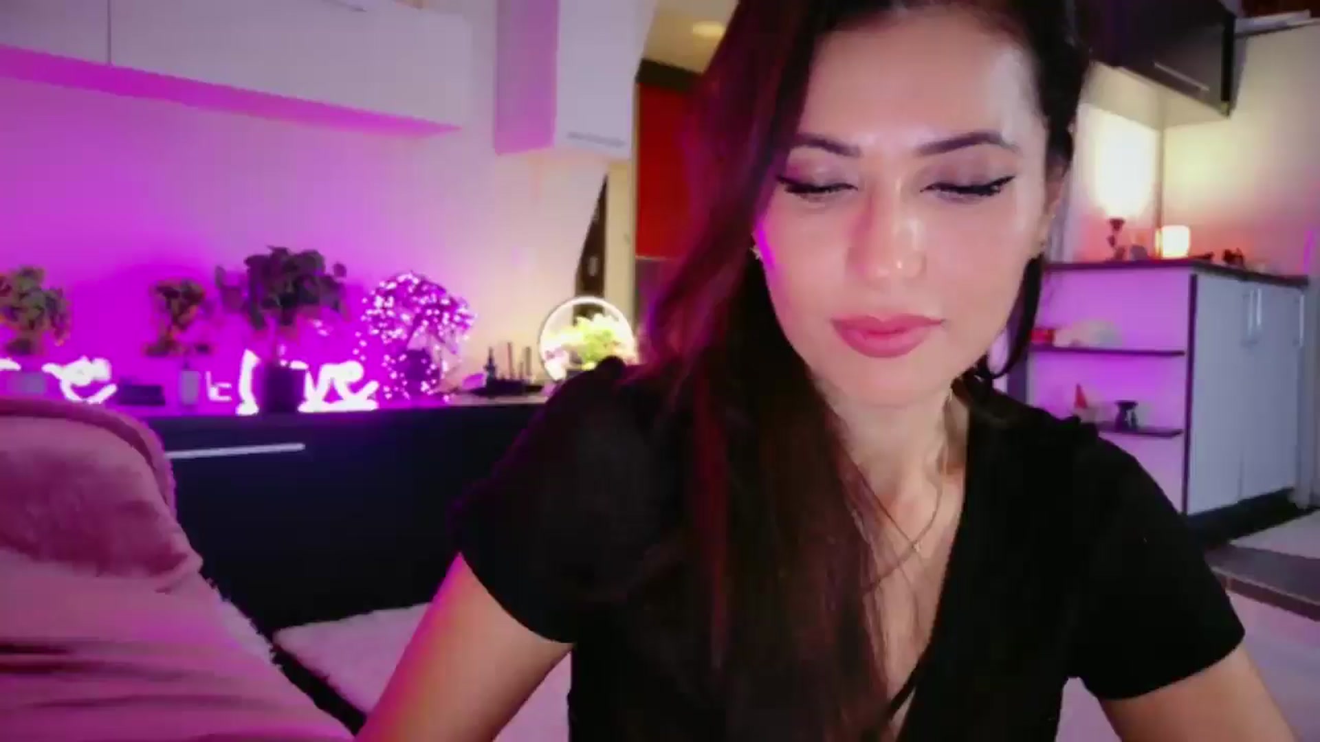 Gallery image thumbnail from SmileyTinaa's myfreecams stream on, 12/24/2025, 03:47 image 5 of 20