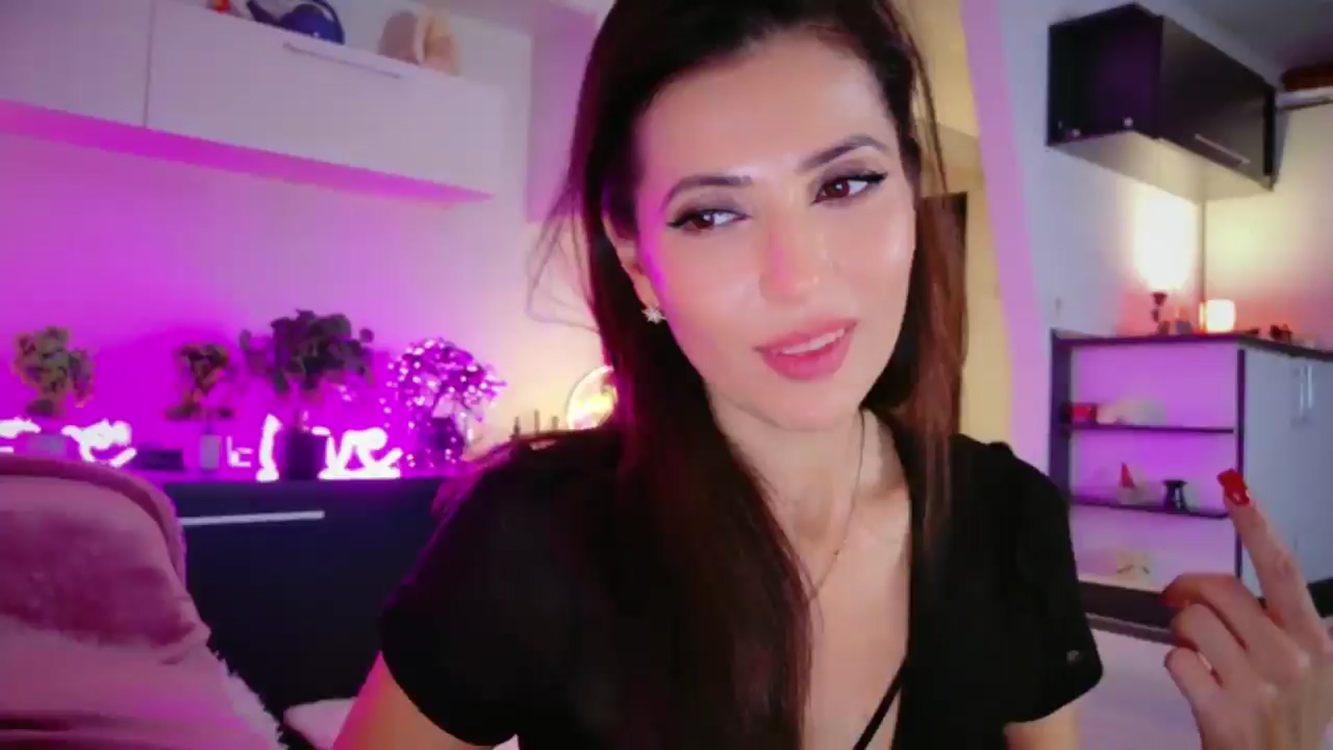 Gallery image thumbnail from SmileyTinaa's myfreecams stream on, 12/24/2025, 03:47 image 4 of 20