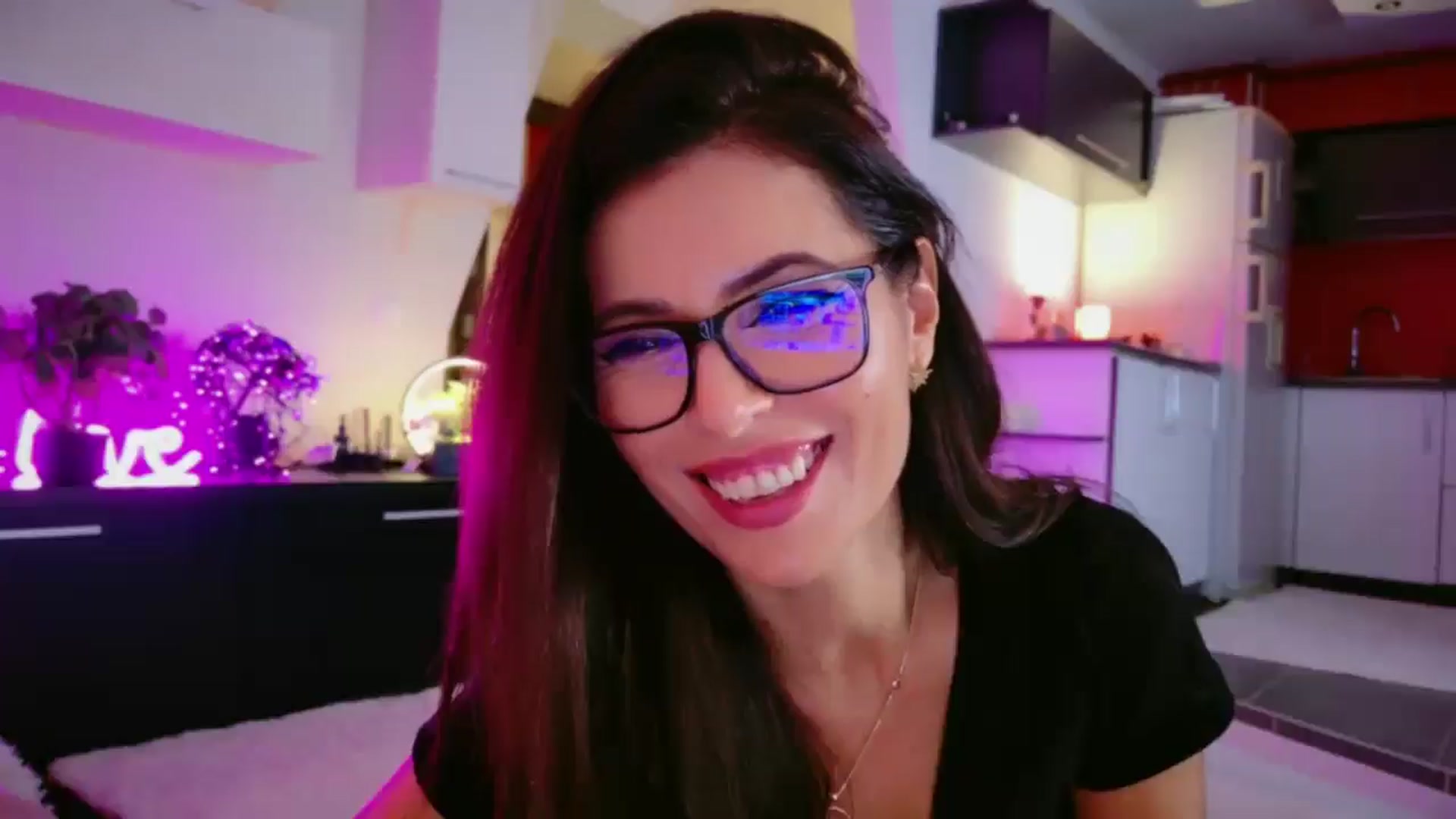Gallery image thumbnail from SmileyTinaa's myfreecams stream on, 12/24/2025, 03:47 image 10 of 20