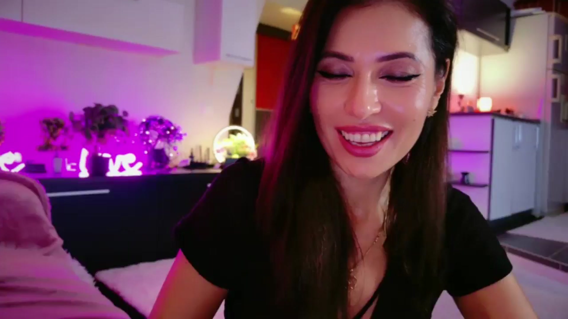 Gallery image thumbnail from SmileyTinaa's myfreecams stream on, 12/24/2025, 03:47 image 6 of 20