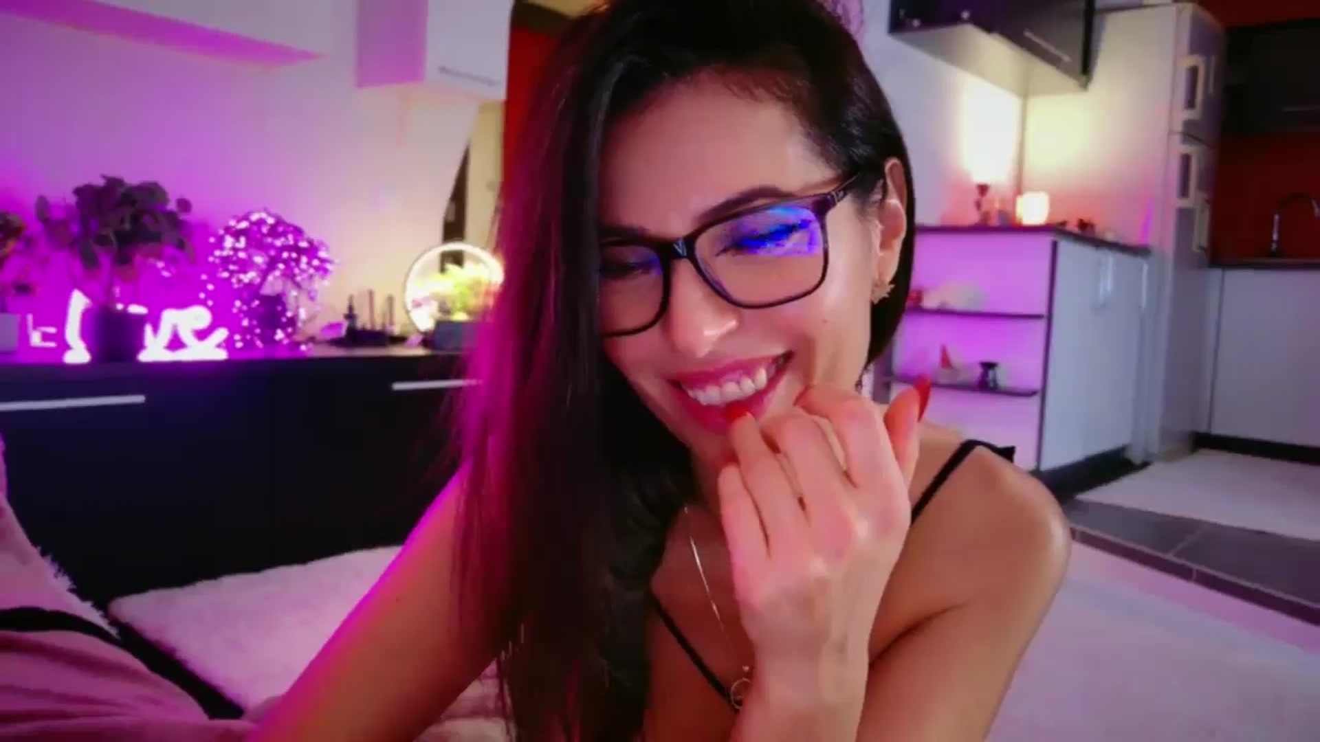 Gallery image thumbnail from SmileyTinaa's myfreecams stream on, 12/24/2025, 07:06 image 13 of 20