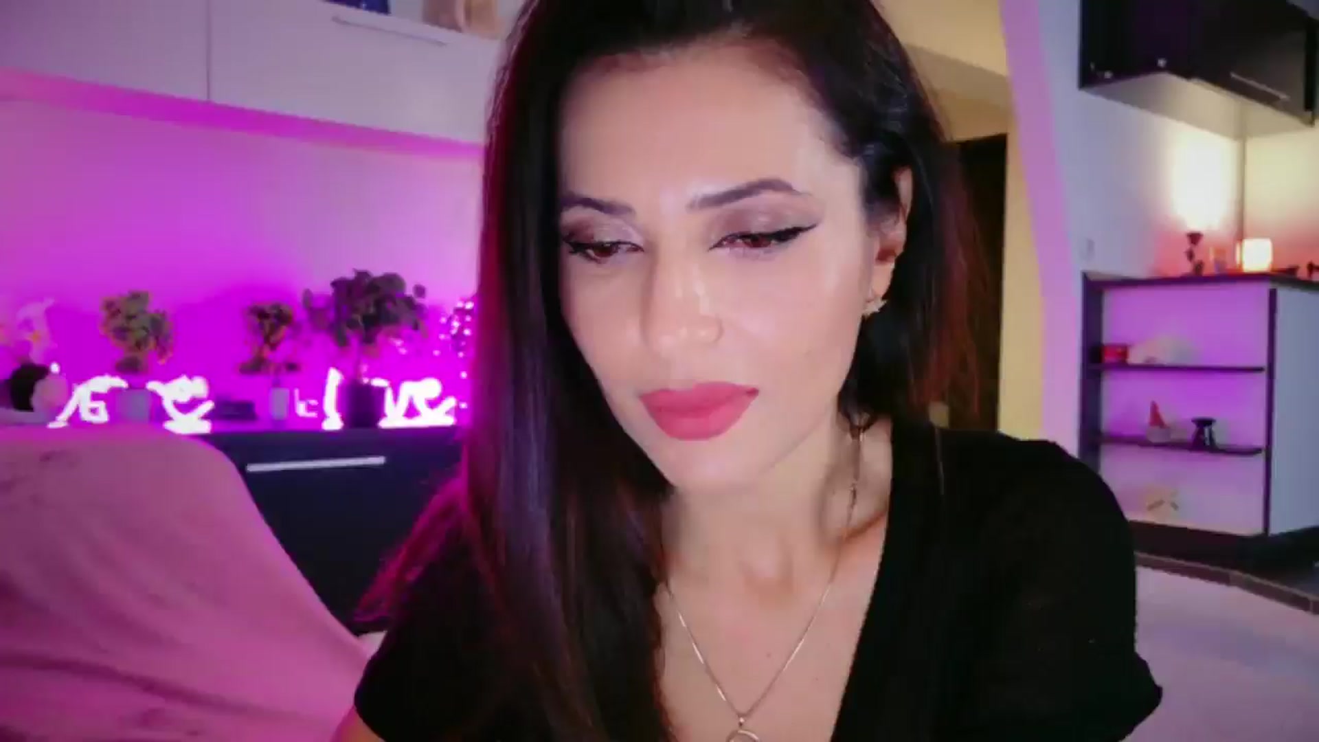 Gallery image thumbnail from SmileyTinaa's myfreecams stream on, 12/29/2025, 22:34 image 7 of 20