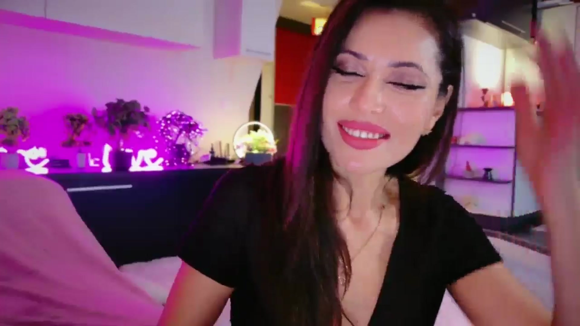 Gallery image thumbnail from SmileyTinaa's myfreecams stream on, 12/29/2025, 22:34 image 17 of 20