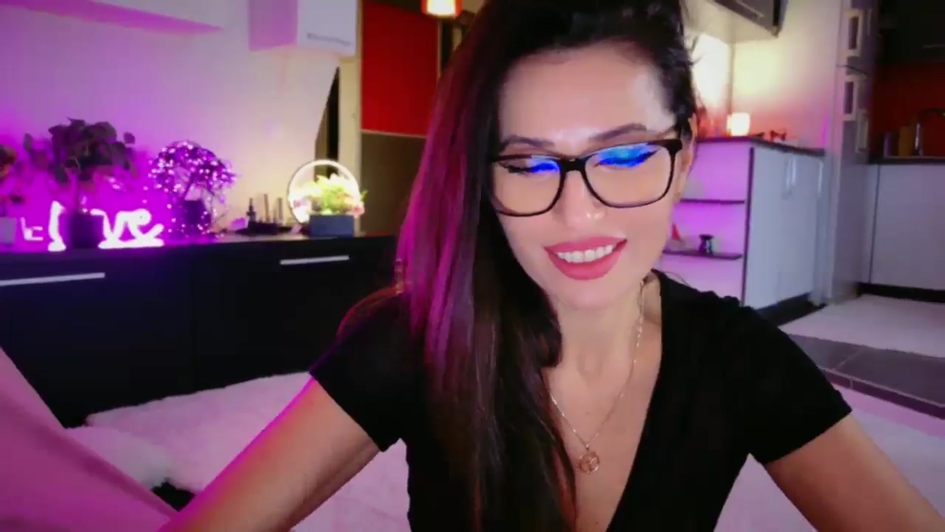 Gallery image thumbnail from SmileyTinaa's myfreecams stream on, 12/29/2025, 22:34 image 11 of 20
