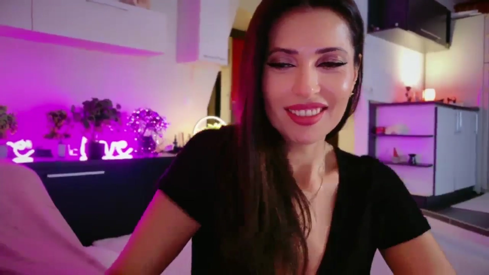 Gallery image thumbnail from SmileyTinaa's myfreecams stream on, 12/29/2025, 22:34 image 12 of 20