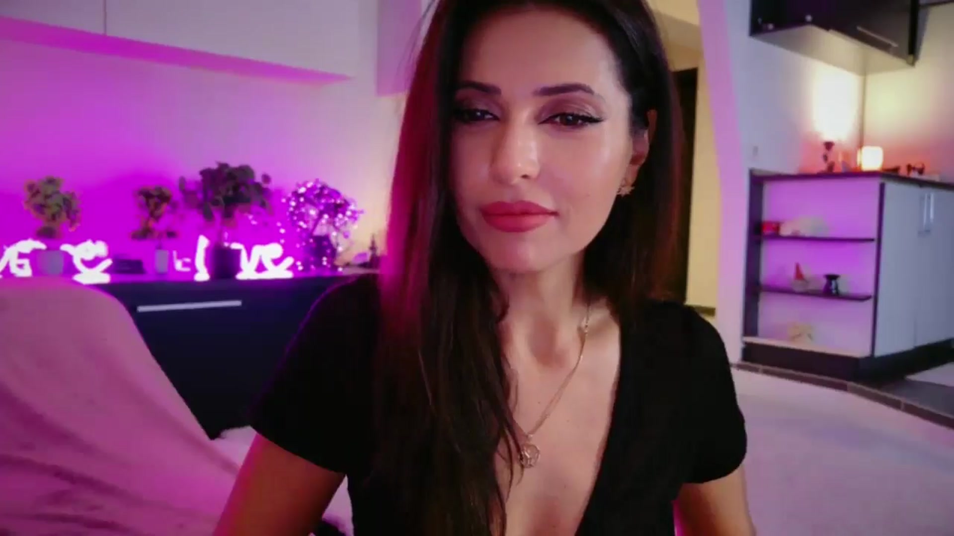Gallery image thumbnail from SmileyTinaa's myfreecams stream on, 12/29/2025, 22:34 image 13 of 20