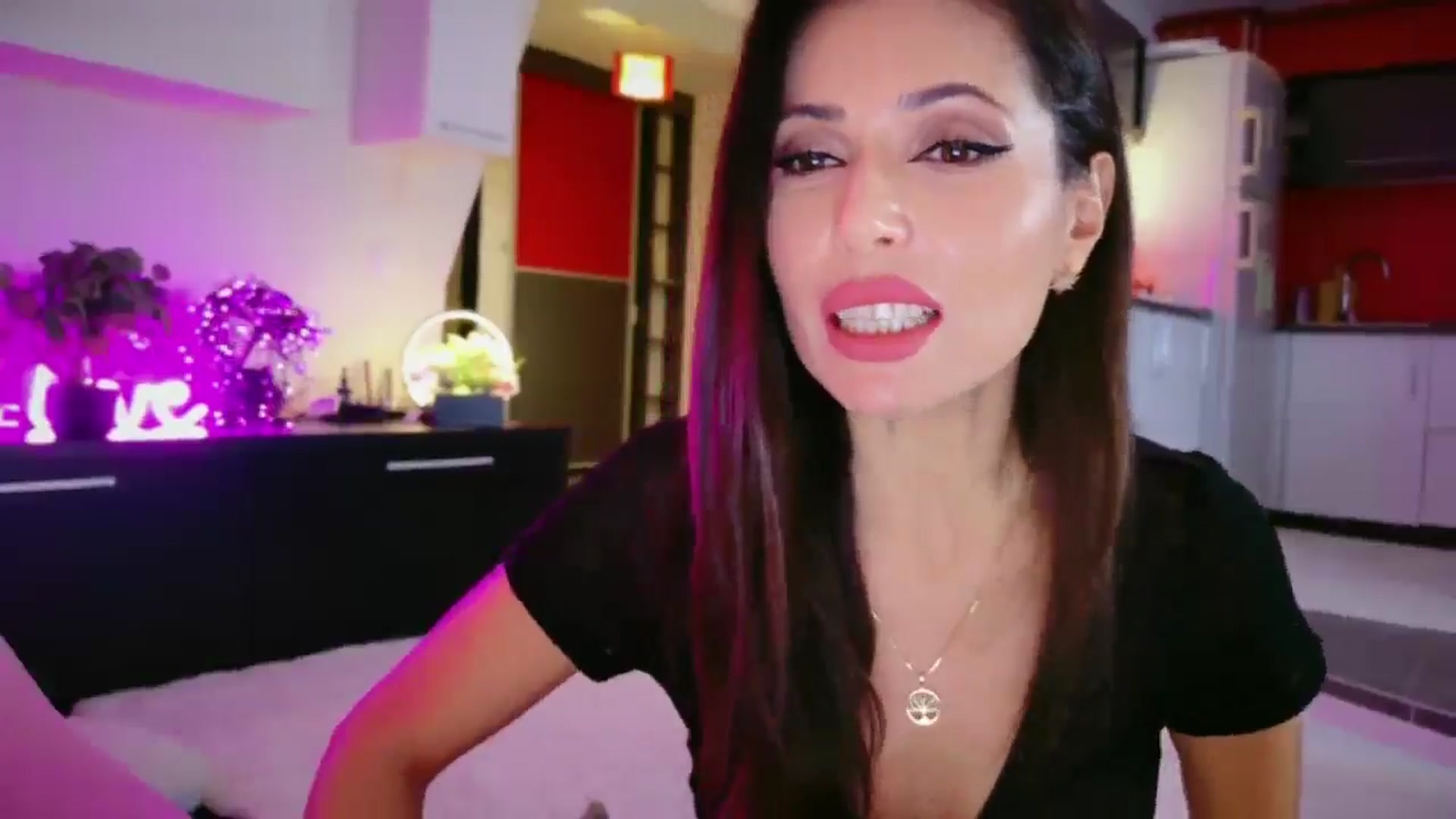 Gallery image thumbnail from SmileyTinaa's myfreecams stream on, 12/29/2025, 22:34 image 5 of 20