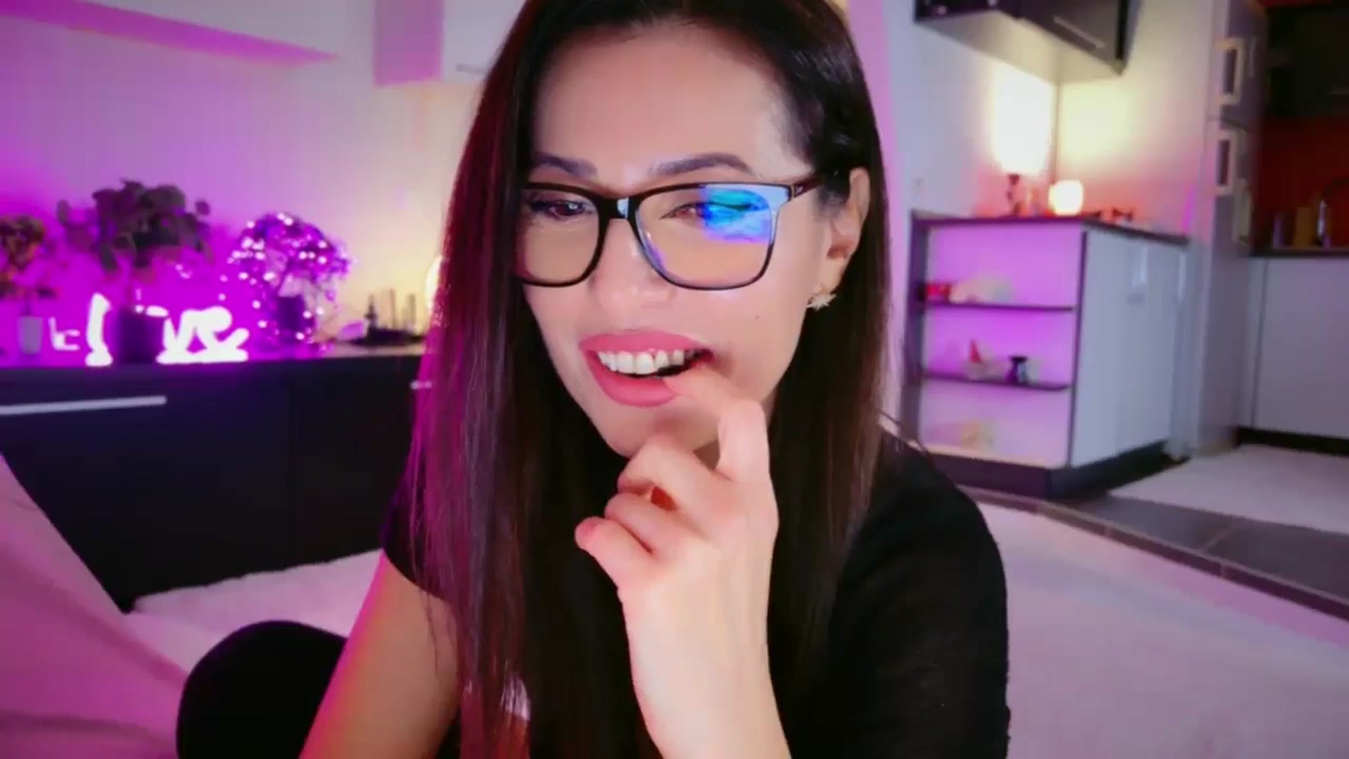 Gallery image thumbnail from SmileyTinaa's myfreecams stream on, 12/29/2025, 22:34 image 20 of 20