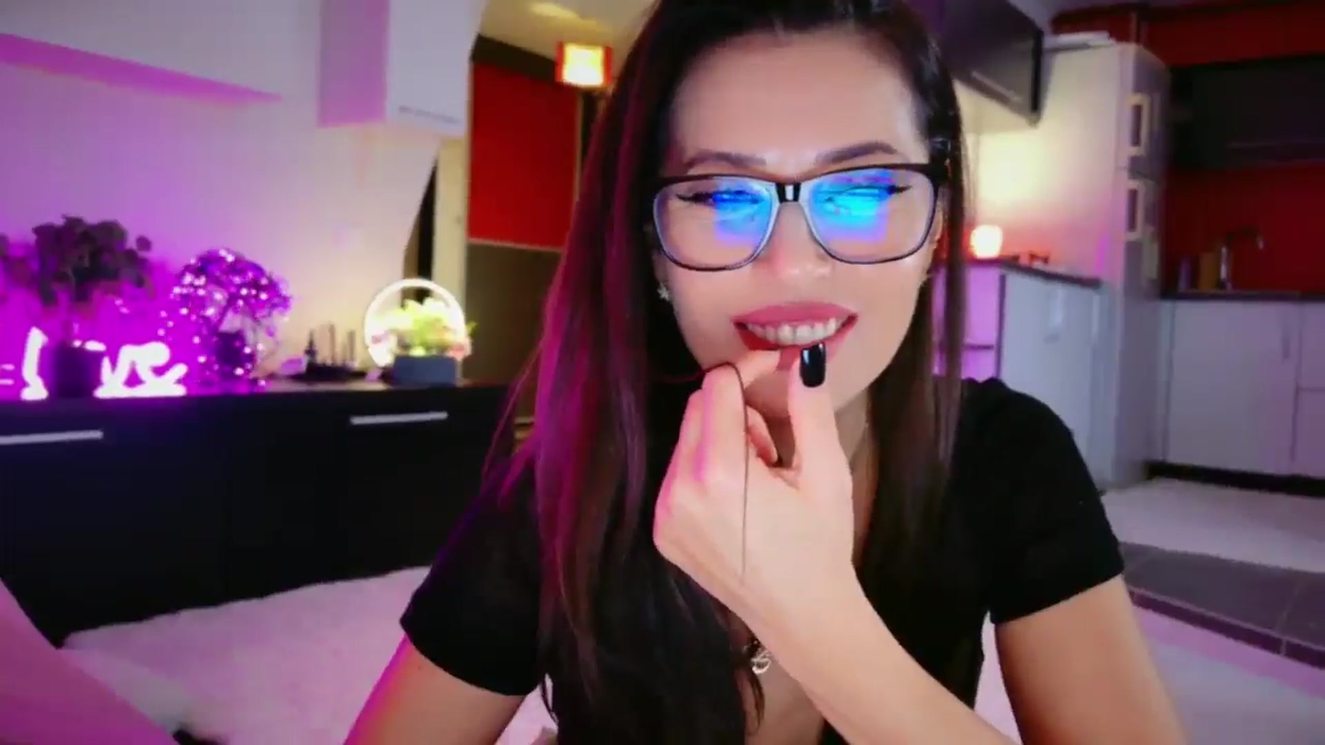 Gallery image thumbnail from SmileyTinaa's myfreecams stream on, 12/29/2025, 22:34 image 3 of 20