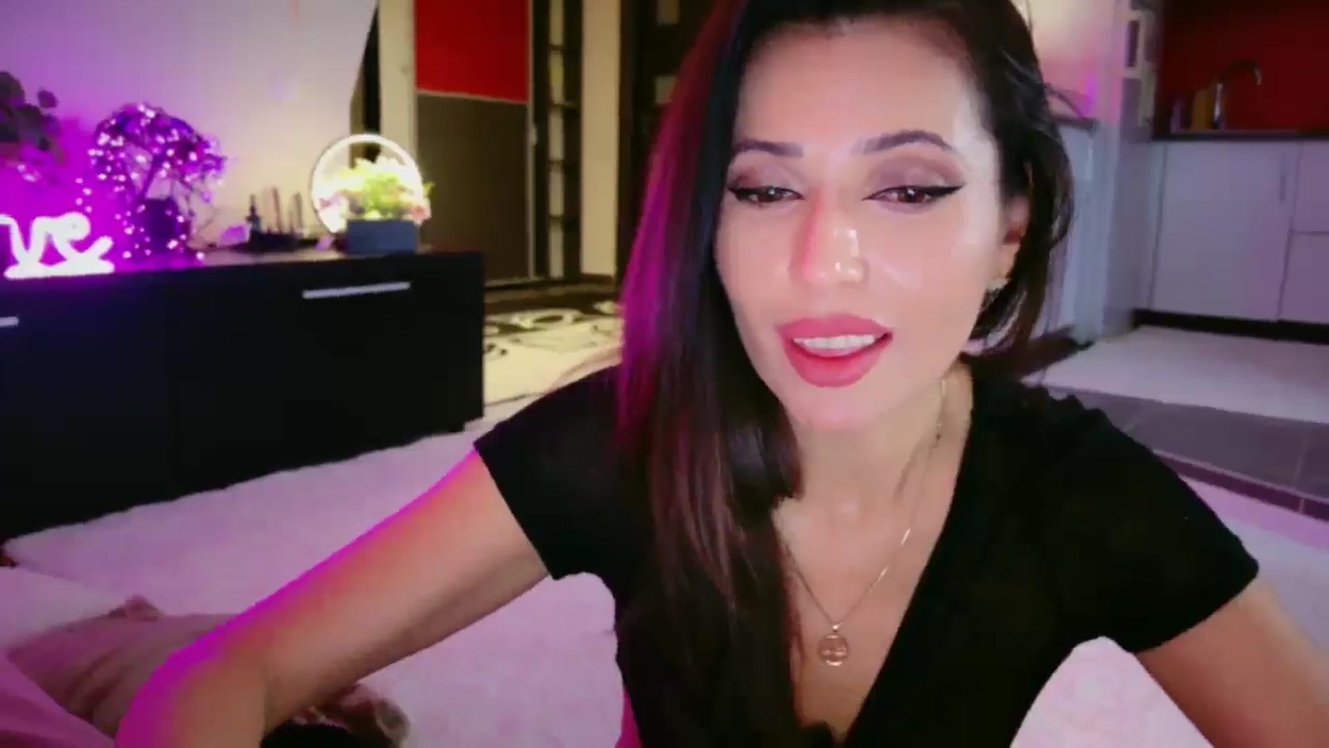 Gallery image thumbnail from SmileyTinaa's myfreecams stream on, 12/30/2025, 24:04 image 10 of 20