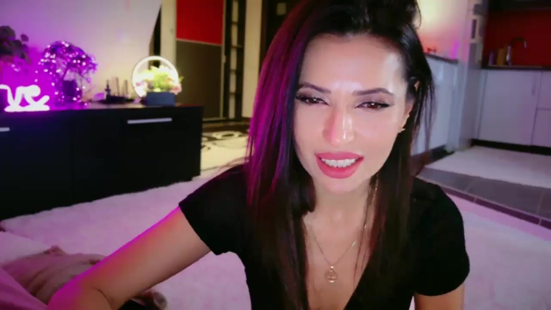 Gallery image thumbnail from SmileyTinaa's myfreecams stream on, 12/30/2025, 24:04 image 7 of 20